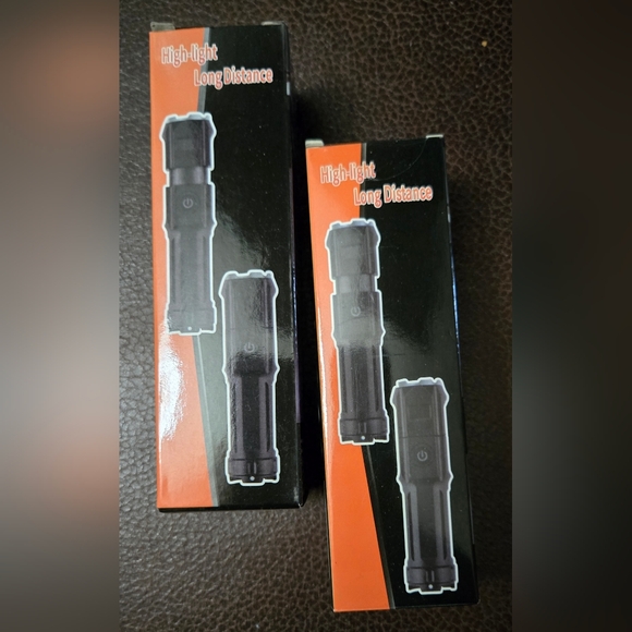 Tactical USB Rechargeable Flashlight - Black - Picture 2 of 4